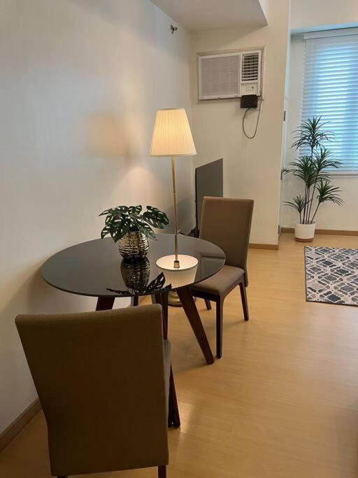 Contemporary At Avant Bgc Apartment Manila
