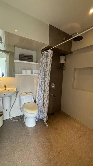 Apartment 2 Bedroom Luxe Golf View Loft In Bgc