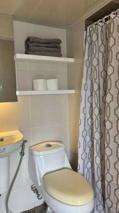 2 Bedroom Luxe Golf View Loft In Bgc * Manila