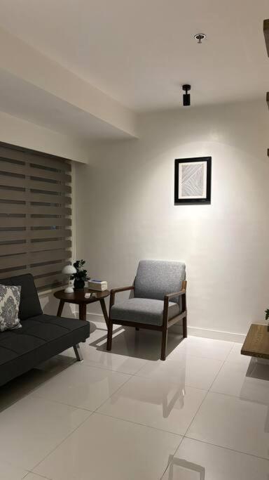 2 Bedroom Luxe Golf View Loft In Bgc