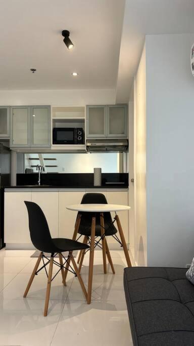 2 Bedroom Luxe Golf View Loft In Bgc Apartment Manila