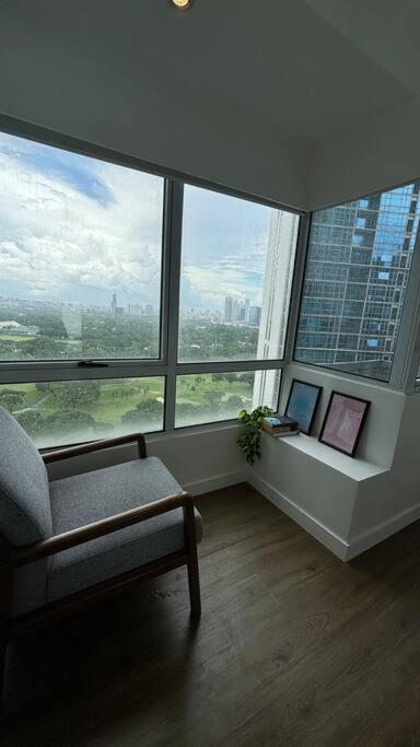 2 Bedroom Luxe Golf View Loft In Bgc * Manila