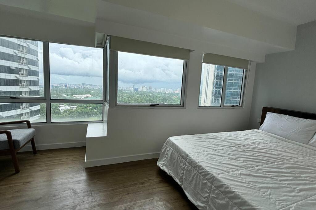 2 Bedroom Luxe Golf View Loft In Bgc Apartment Manila