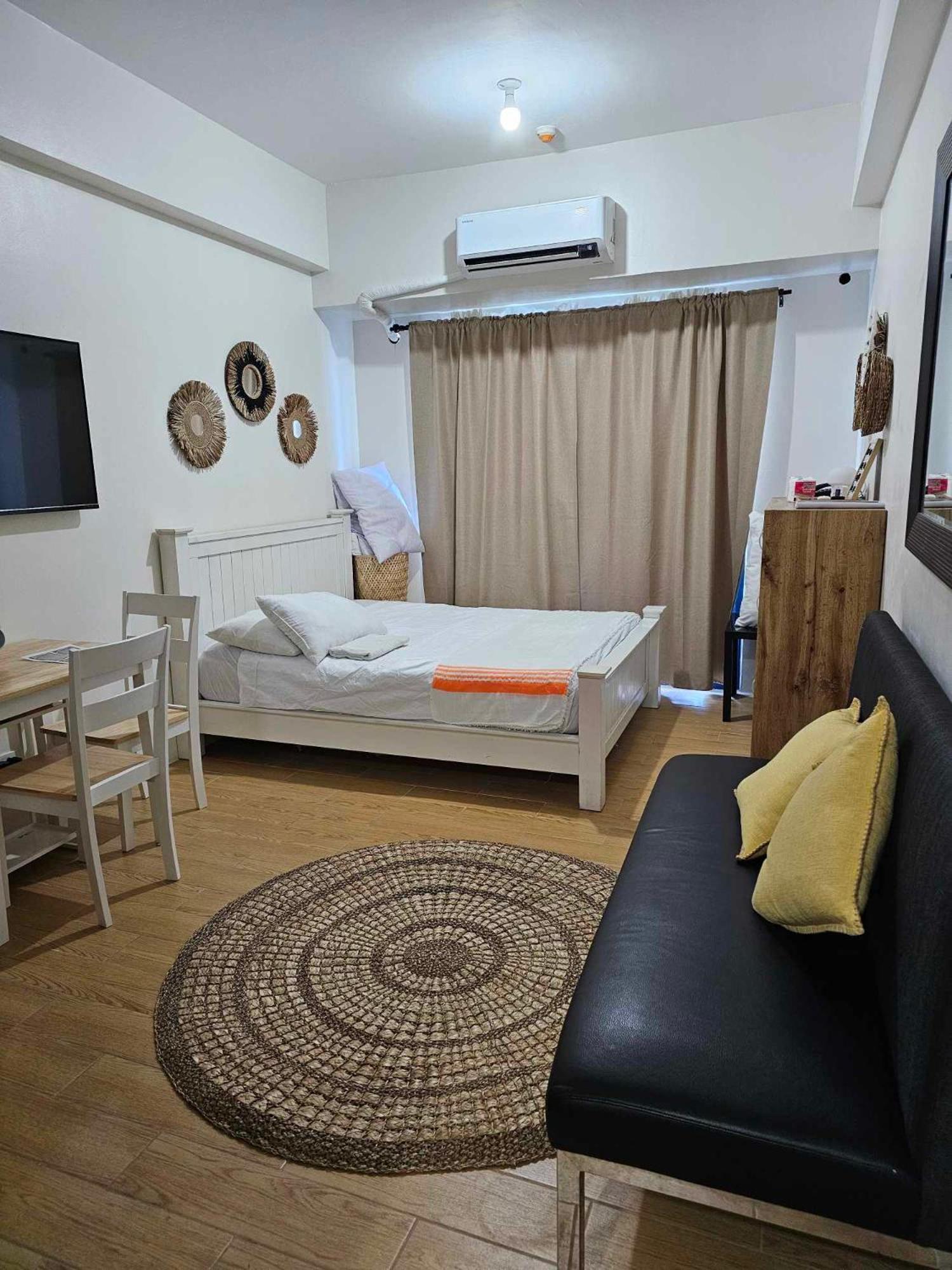 Boho Rsquare - With Pool Access * Manila