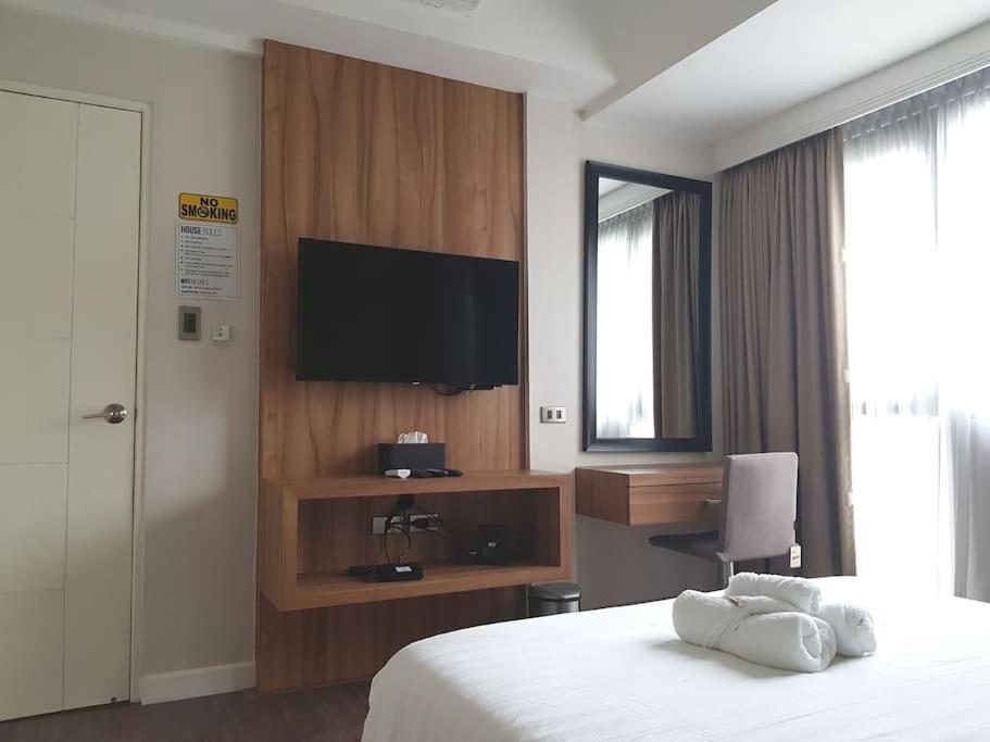 Villa Modern 1bd Executive Suite, Netflix Wifi Pool Gym *
