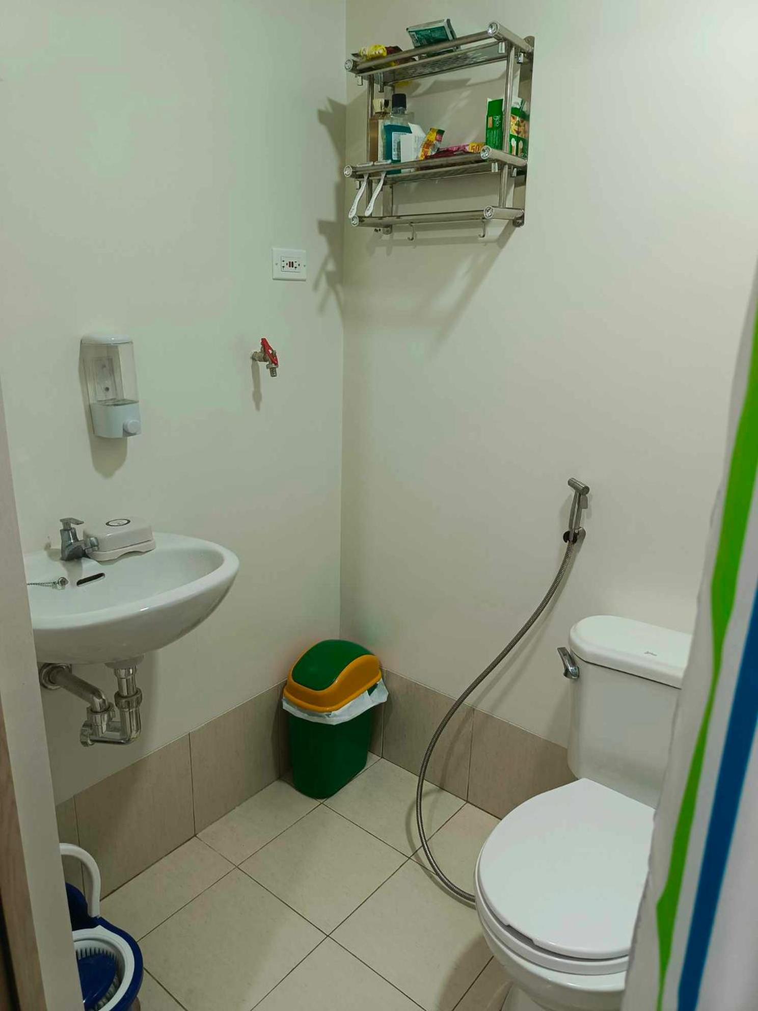 1 Bedroom With Free Wifi And Netflix In Trees Residences * Manila