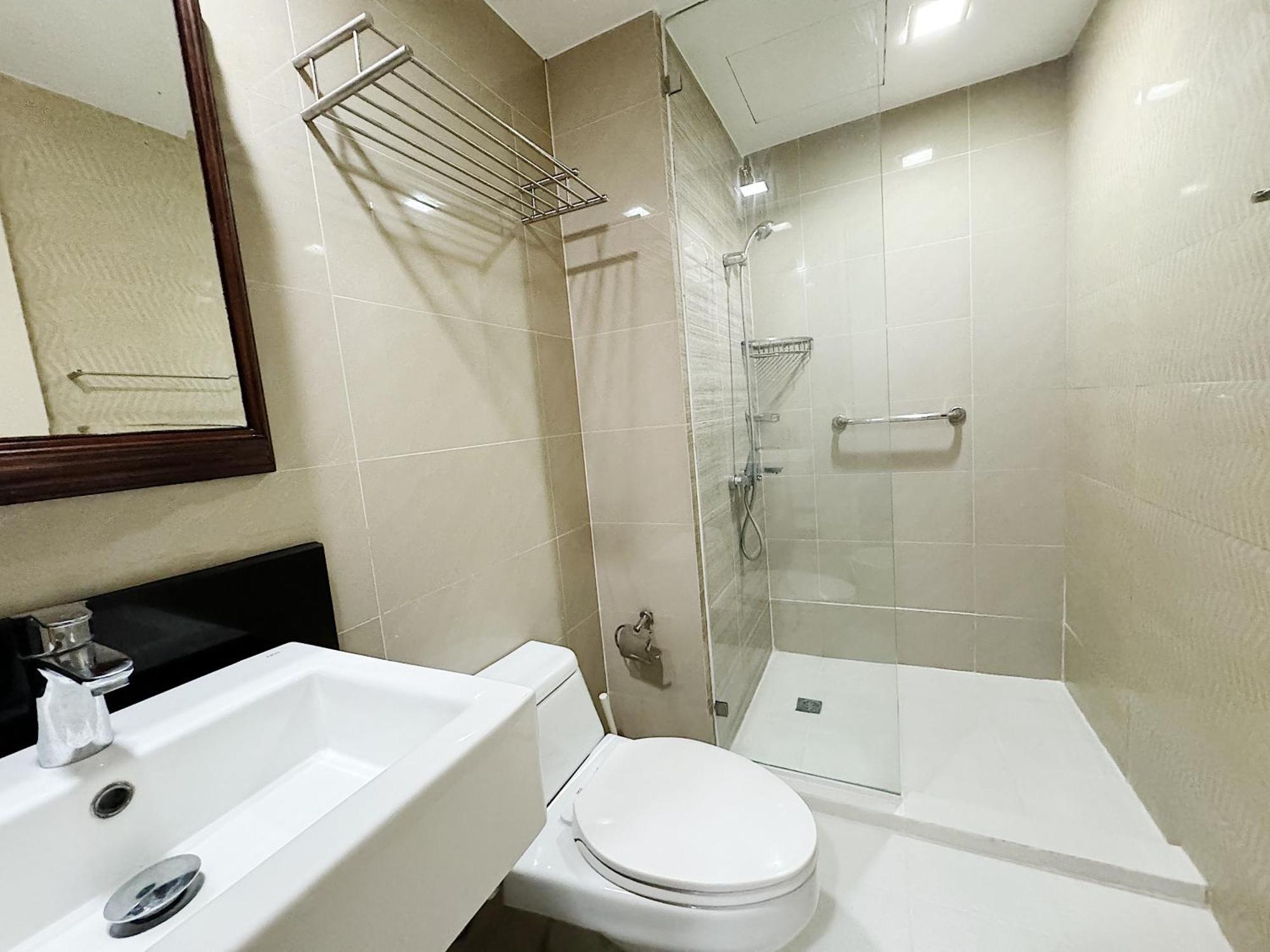 Cozi Grand Canal Mckinley Residences Bgc Apartment