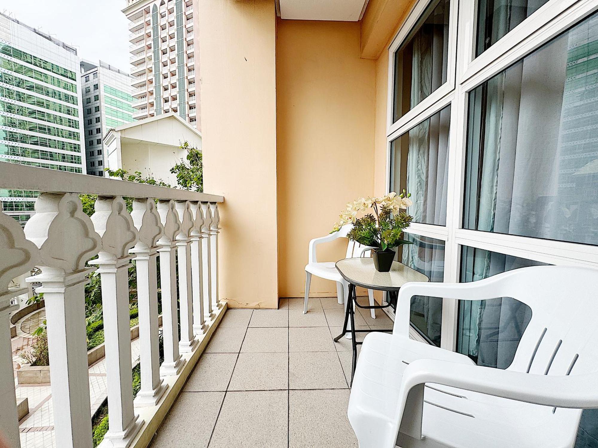 Cozi Grand Canal Mckinley Residences Bgc Manila