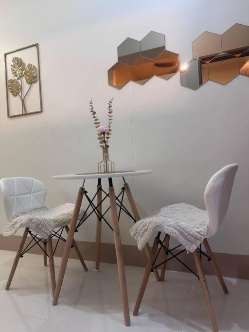 Layan-dy Shore Staycation Apartment Manila