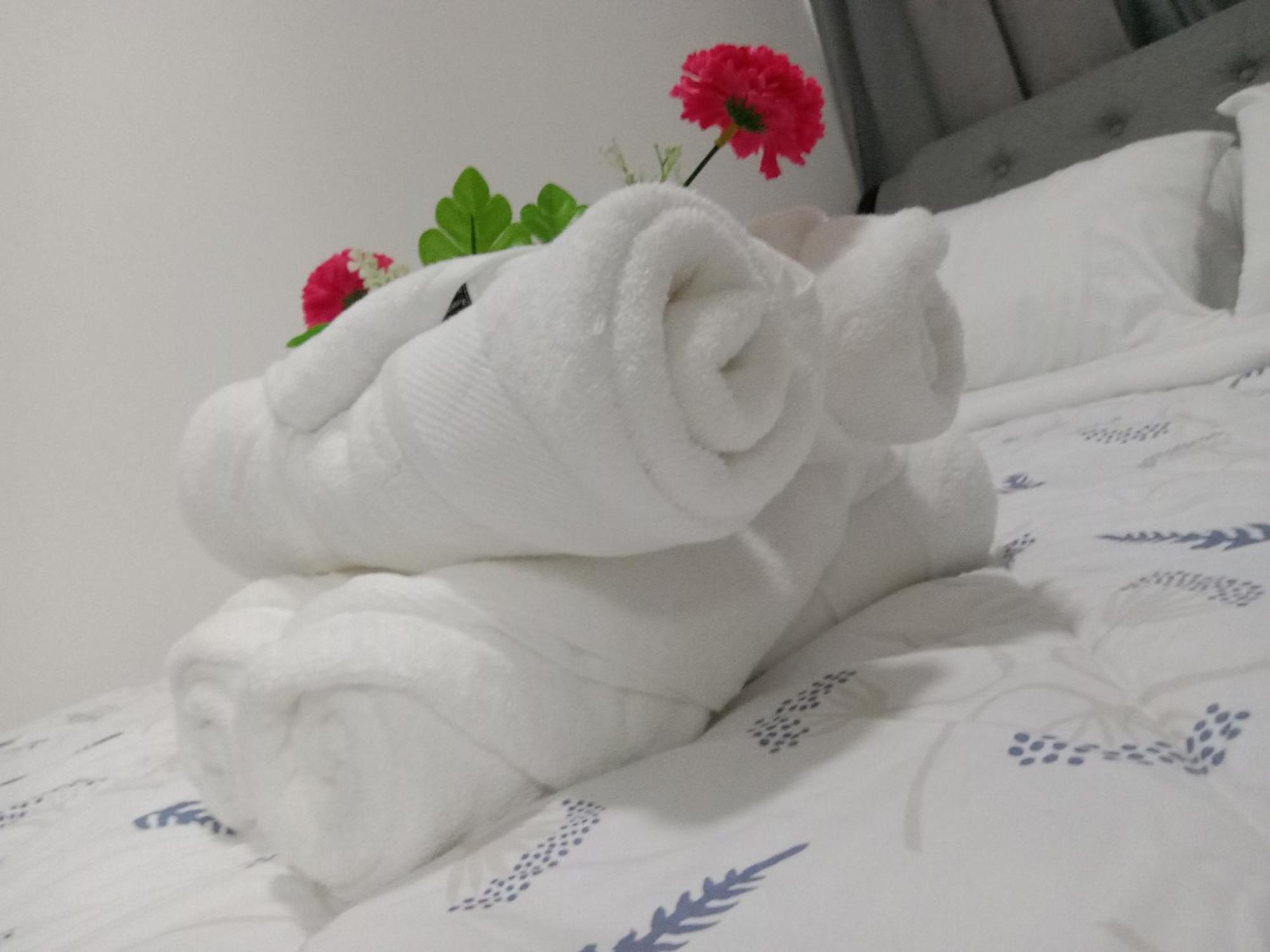 Hotel Luxurious Haven By The Bay - 2br Near Moa Picc Ccp