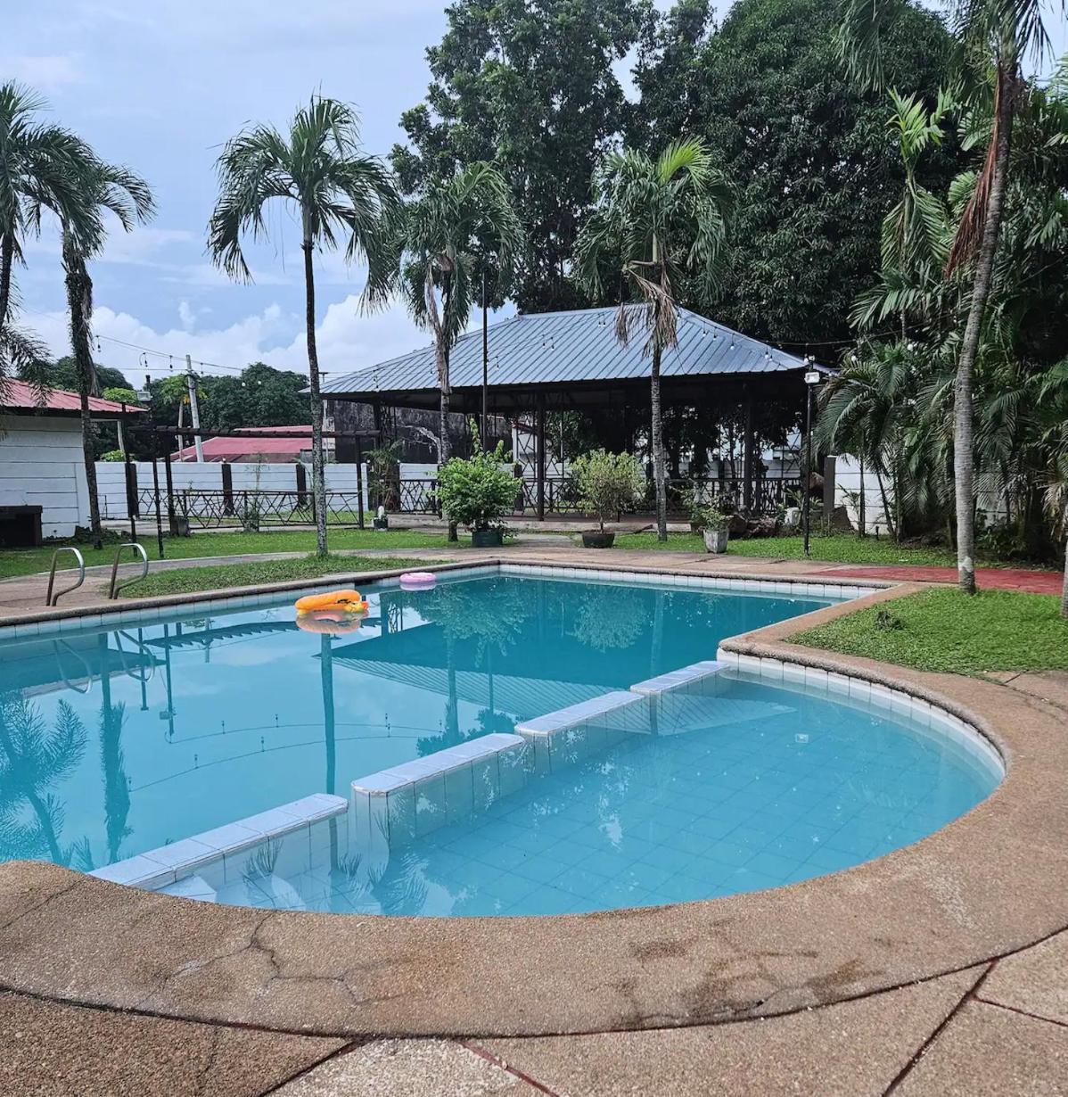 Outside. Tranquility Inside. Apartment Manila
