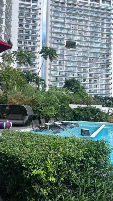 Apartment Staycation At The Residences At Acqua Manila