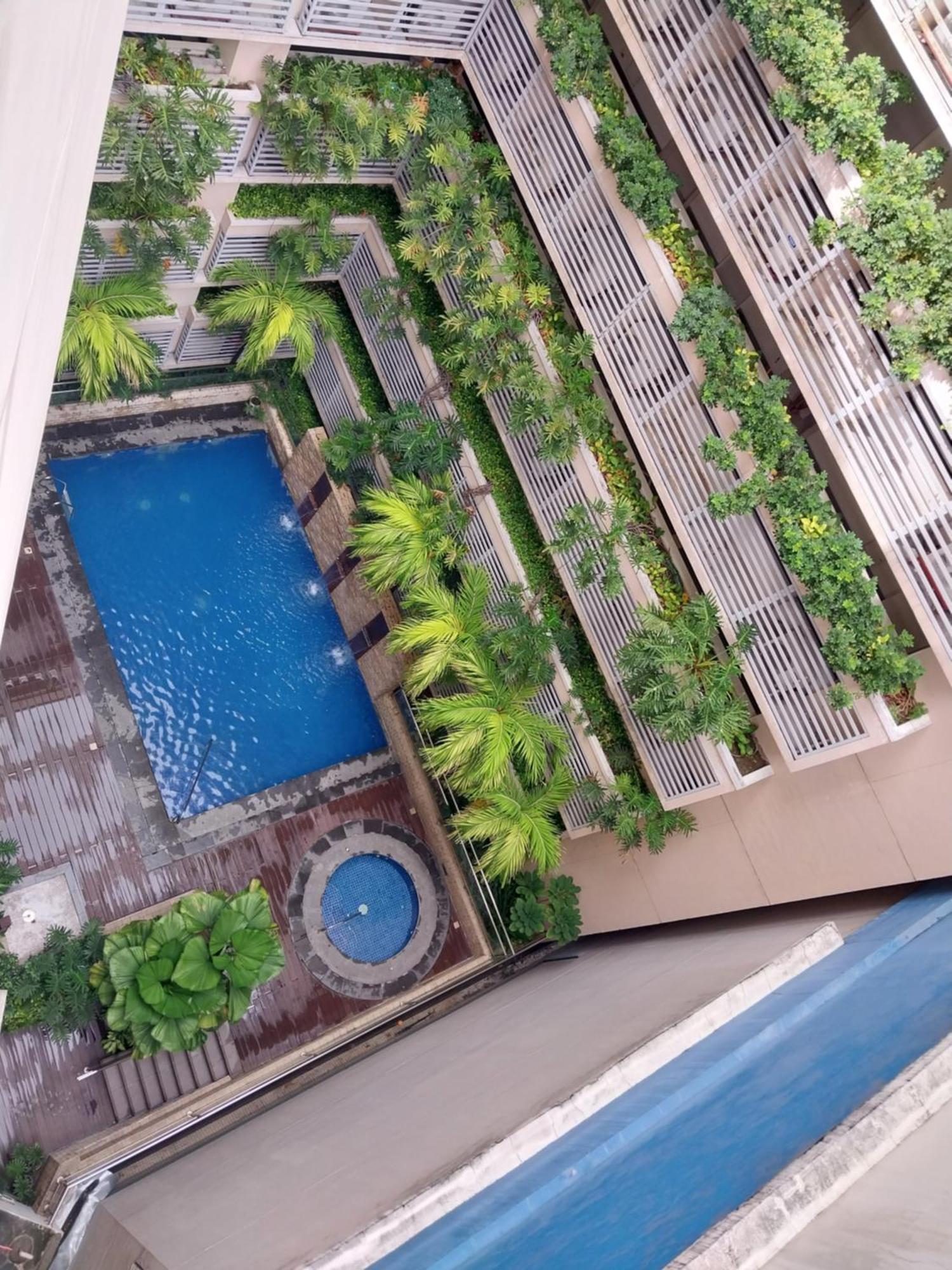 Alps At 150 Newport Blvd Near T3 * Manila