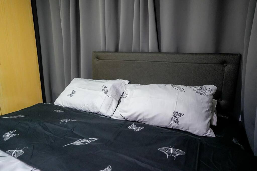 Apartment A2j Luxury Bgc 2br Loft Near High Street Taguig