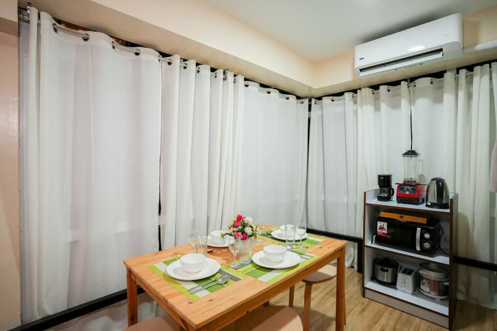 A2j Luxury Bgc 2br Loft Near High Street Taguig Apartment Manila