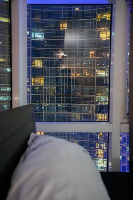 A2j Luxury Bgc 2br Loft Near High Street Taguig Manila