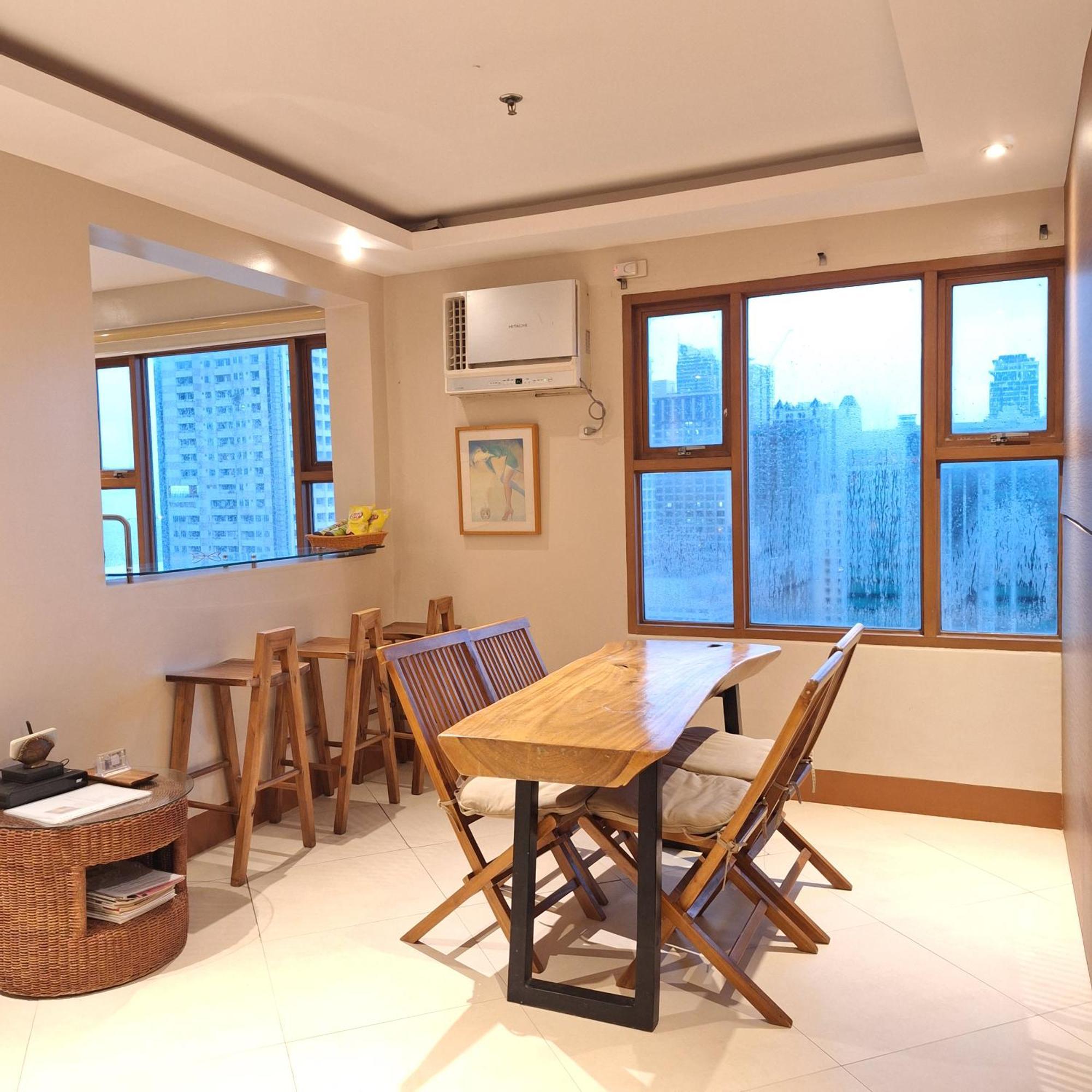 Apartment Bayview Luxury Condos: Poolside Balcony Retreats Manila