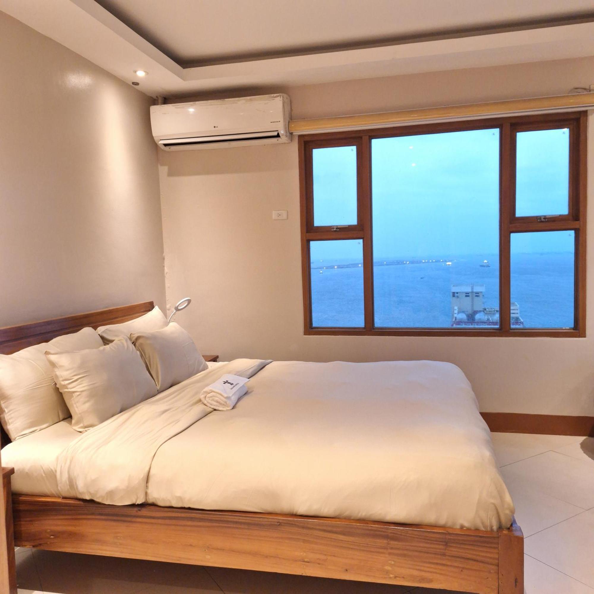 Bayview Luxury Condos: Poolside Balcony Retreats Manila