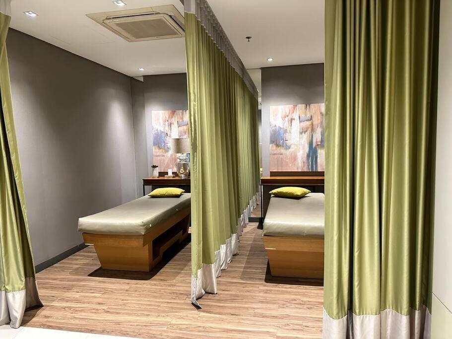 Cozi Chic Uptown Getaway Bgc Apartment Manila