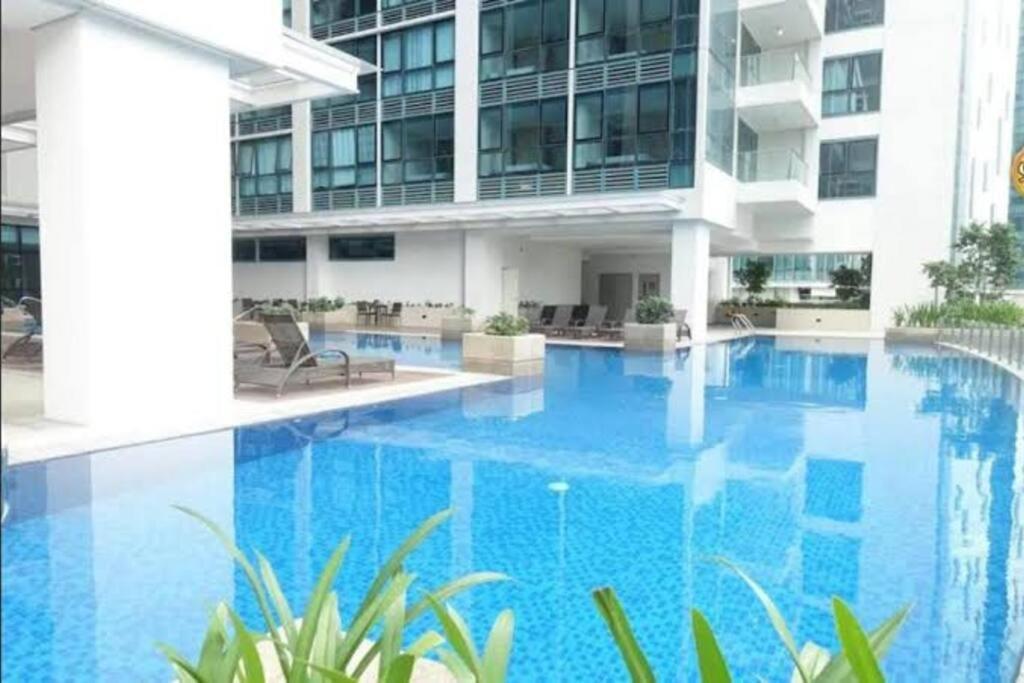 Apartment Cozi Chic Uptown Getaway Bgc