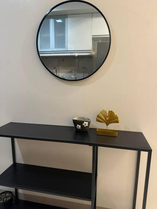 Cozi Chic Uptown Getaway Bgc Apartment Manila