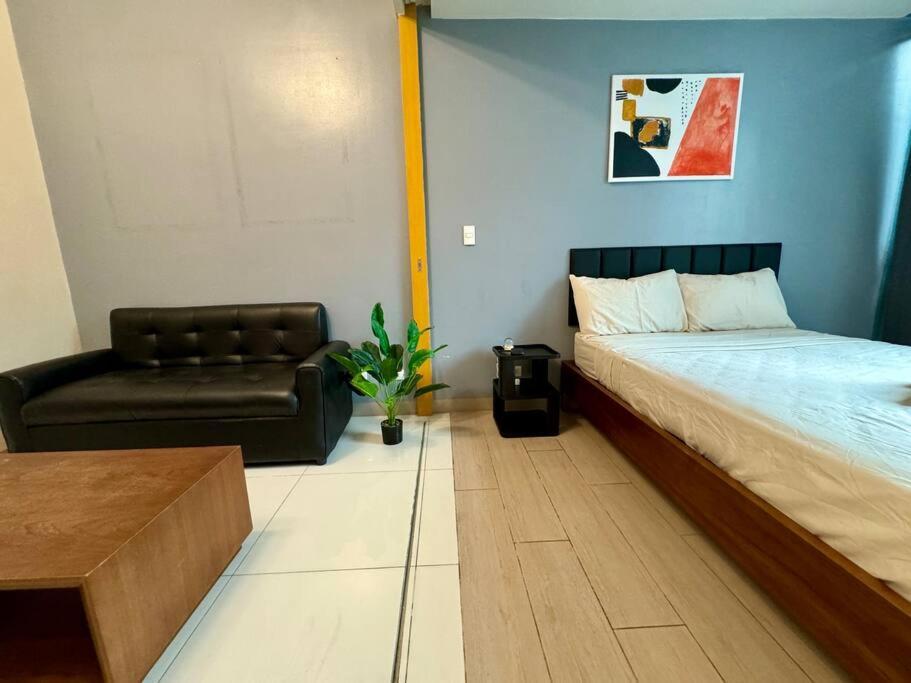 Cozi Chic Uptown Getaway Bgc