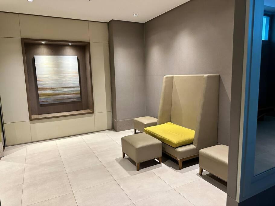 Cozi Chic Uptown Getaway Bgc * Manila