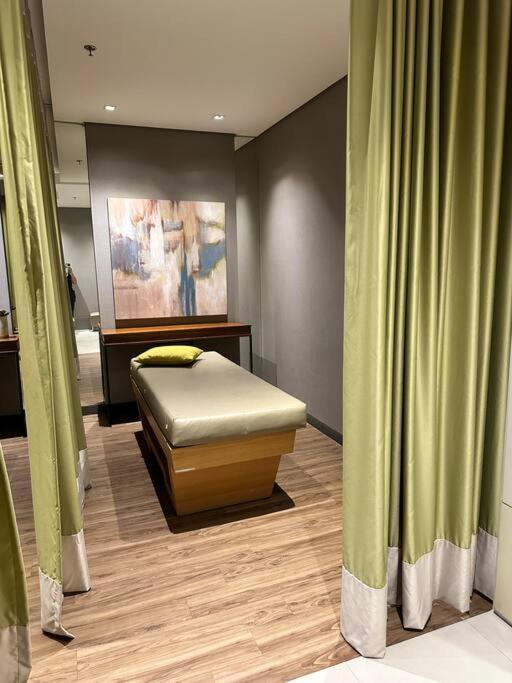 Cozi Chic Uptown Getaway Bgc * Manila