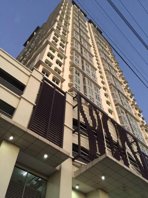 Apartment Ram's Crib At San Lorenzo's Place Manila