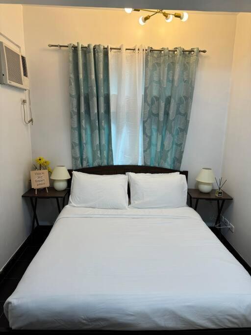 Ram's Crib At San Lorenzo's Place Apartment Manila