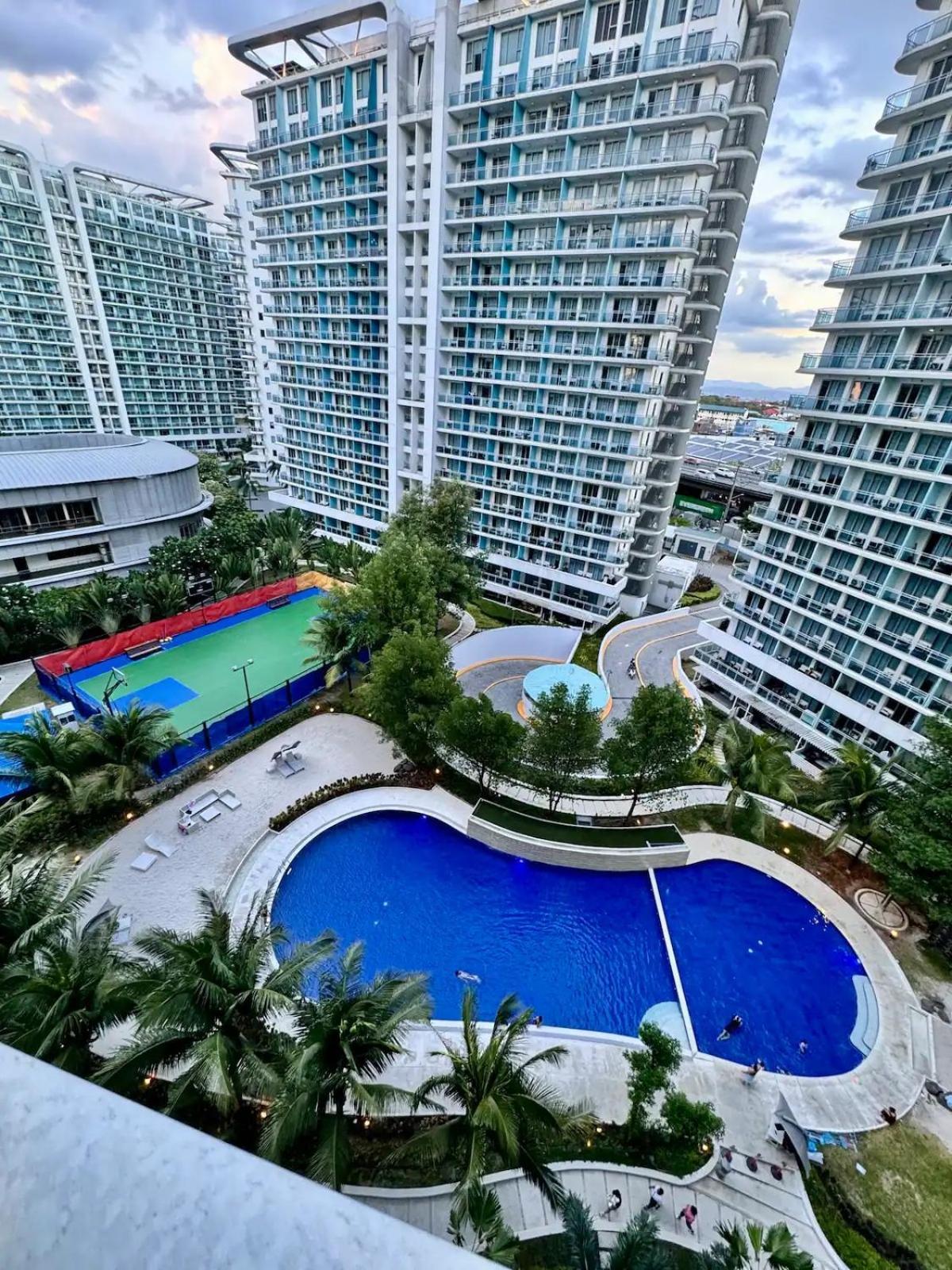 Aparthotel Quelson's Pad In Azure Beach Residences With Wave Pool Access Manila