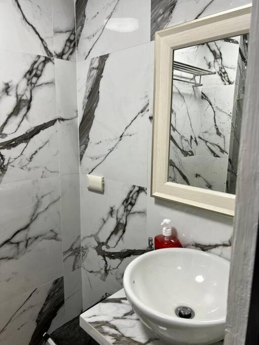 Luxury Style Living-netflix Ready *