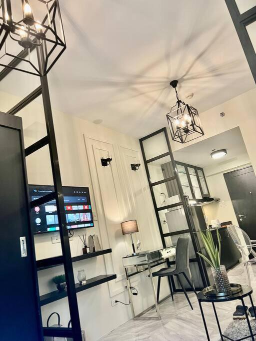 Luxury Style Living-netflix Ready *