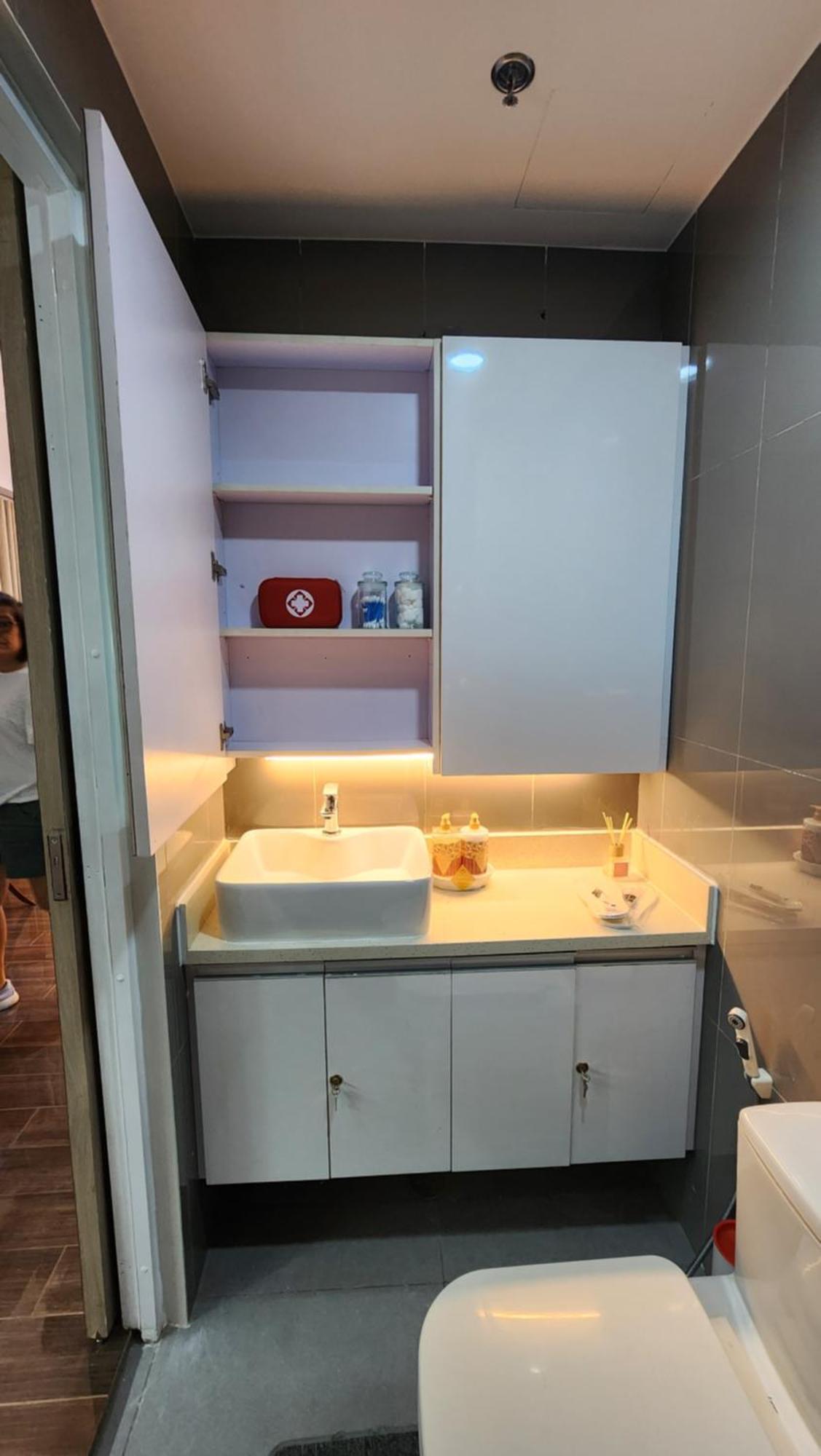 Air Fantasy Sophisticated Chic Family Living 300 Mbps Fast Apartment Manila