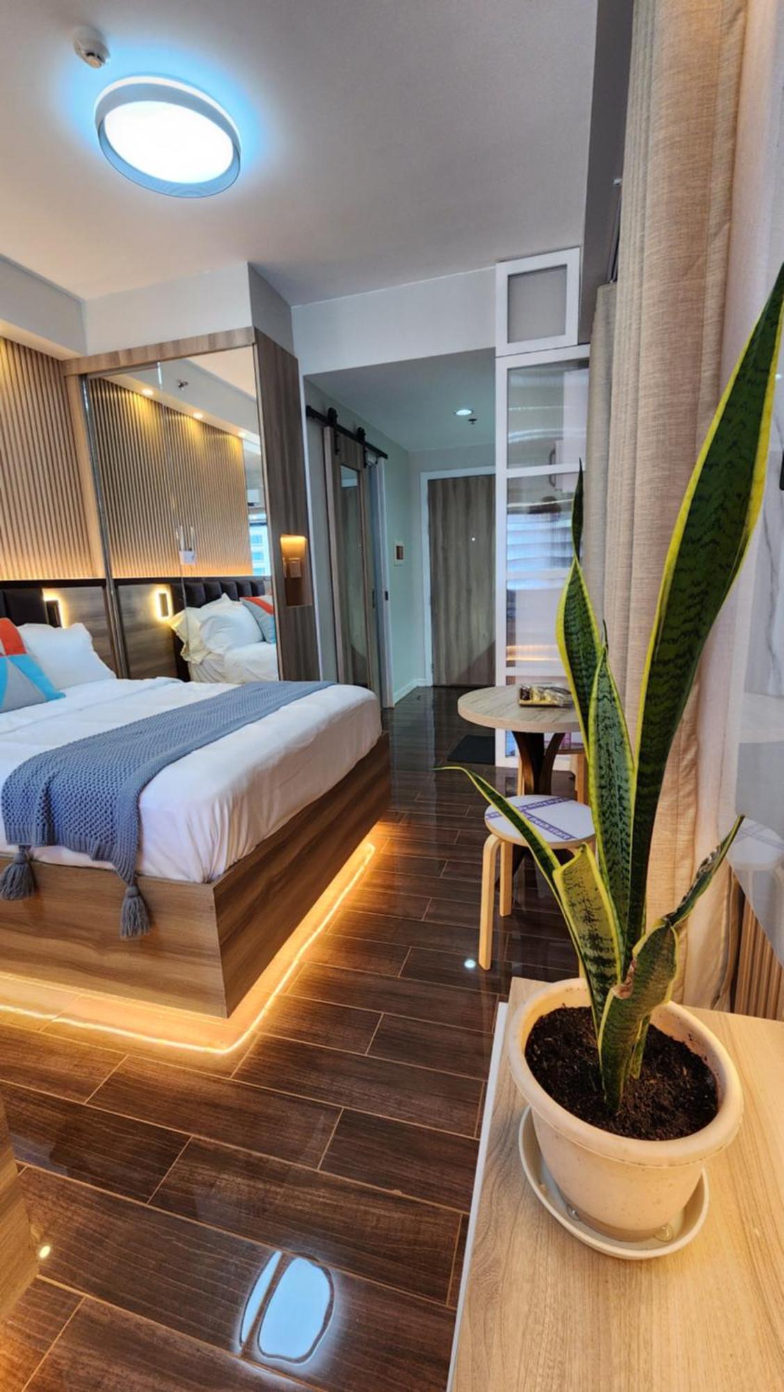 Air Fantasy Sophisticated Chic Family Living 300 Mbps Fast Apartment *