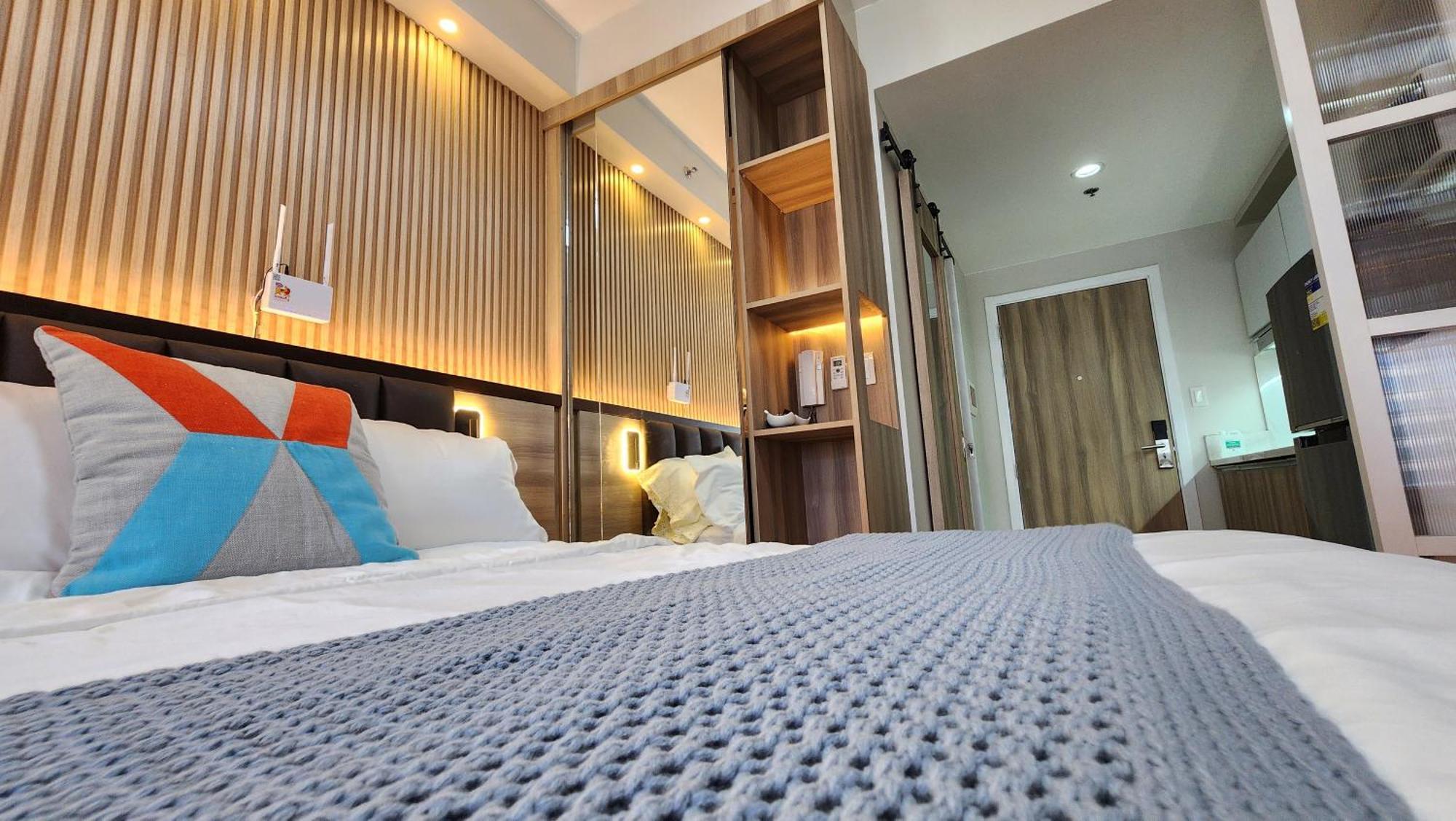 Air Fantasy Sophisticated Chic Family Living 300 Mbps Fast * Manila