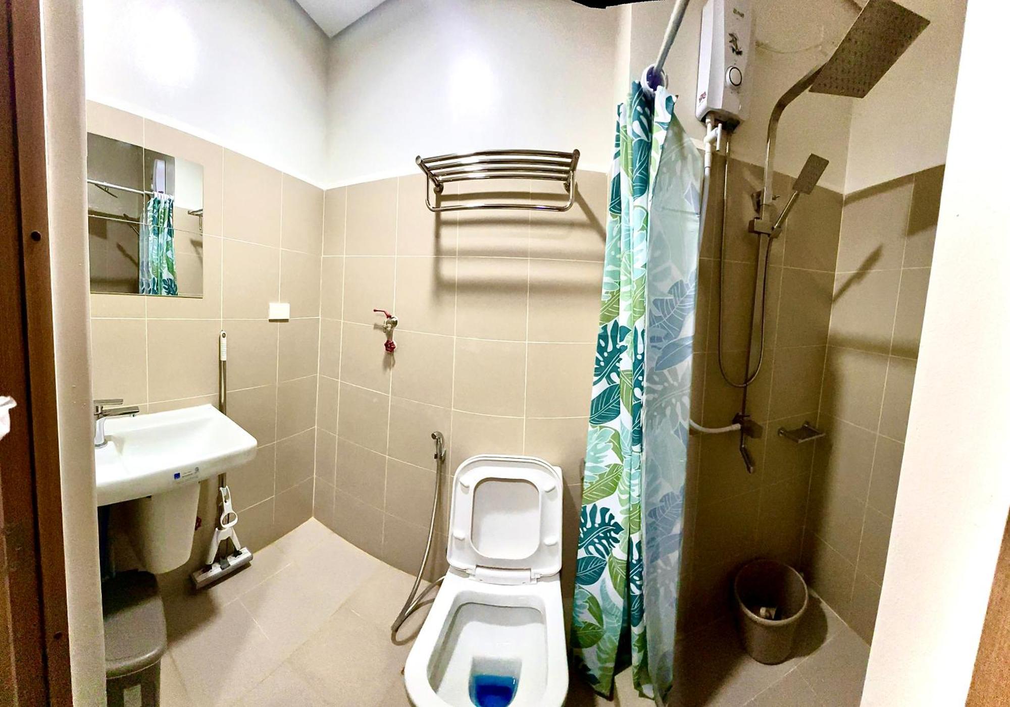 High Rise With Balcony, Pool, Grand Lobby,gym And Sky Garden 22f * Manila