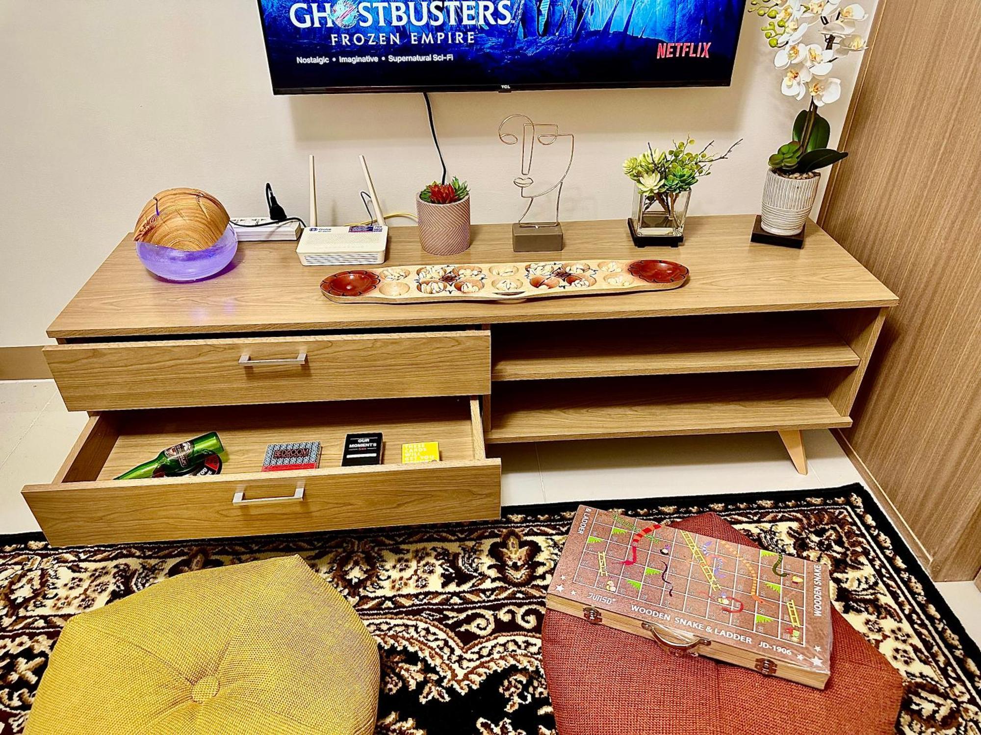 Apartment High Rise With Balcony, Pool, Grand Lobby,gym And Sky Garden 22f