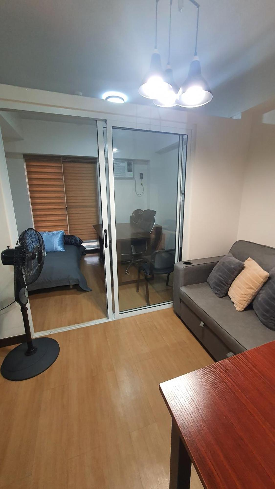 Bachelors Pad At The Celandine Apartment Manila
