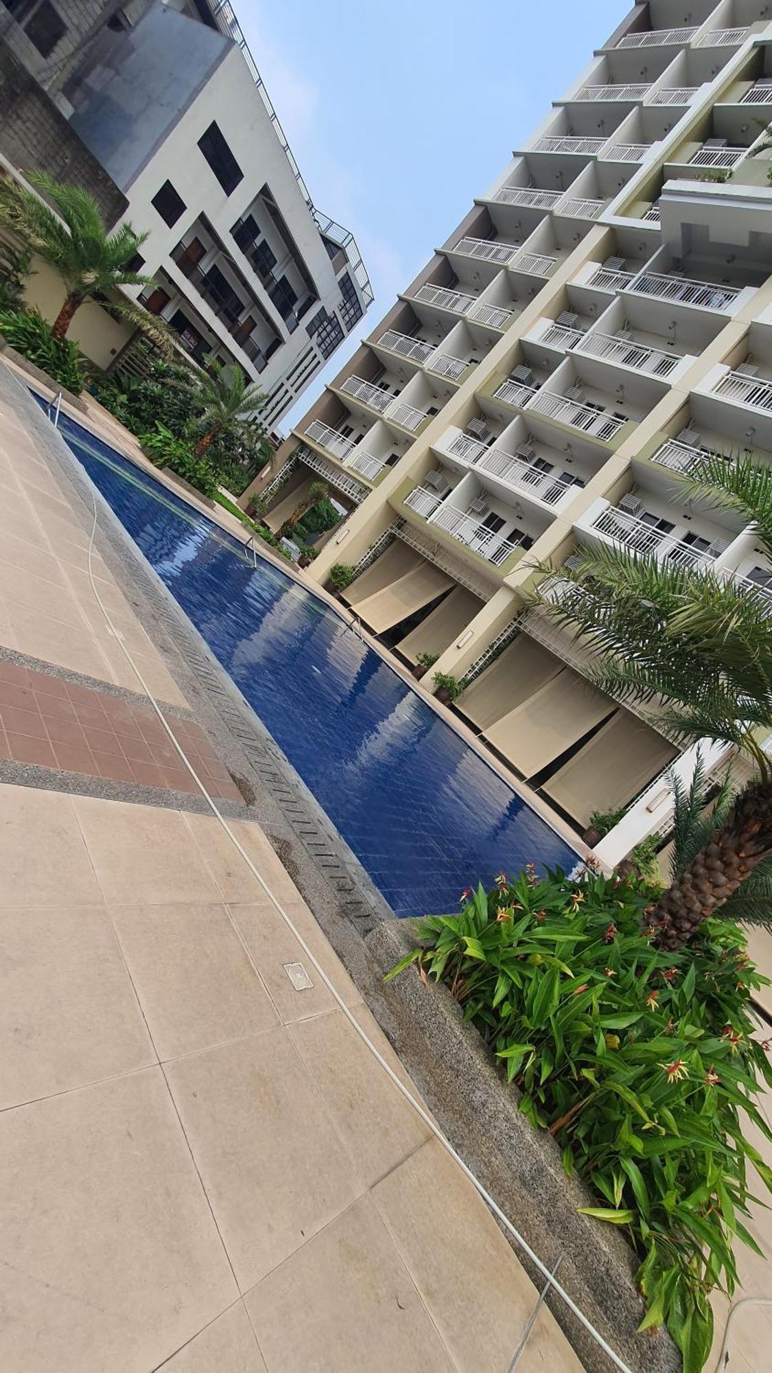 Bachelors Pad At The Celandine * Manila