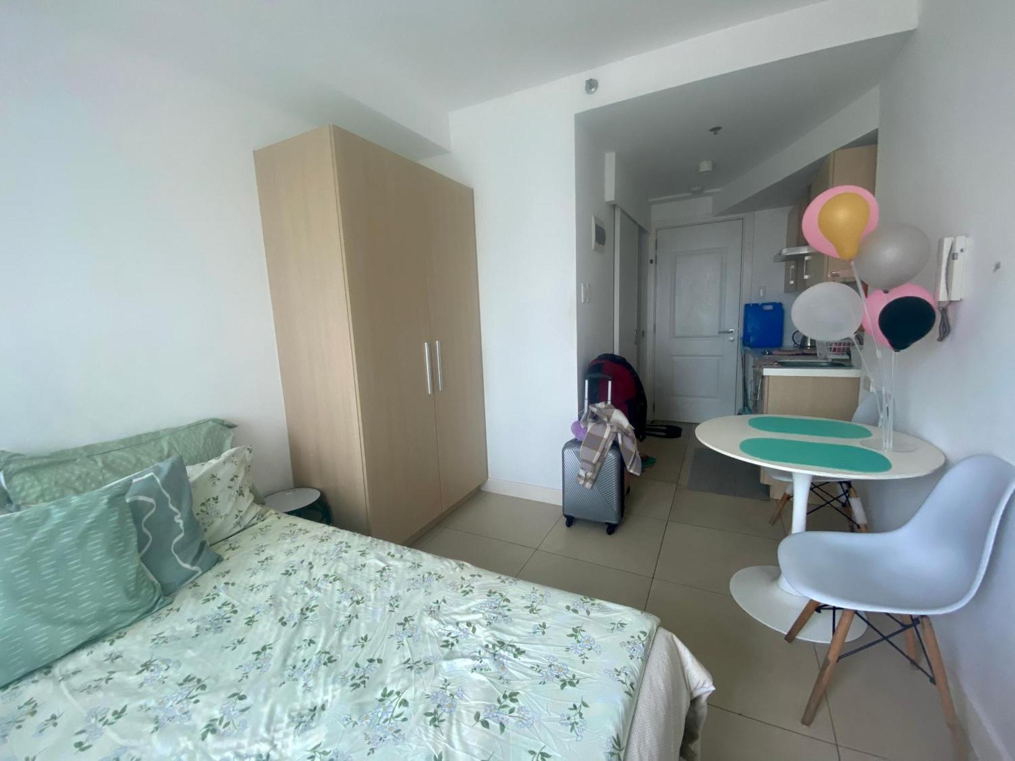 Feby Staycation Apartment *
