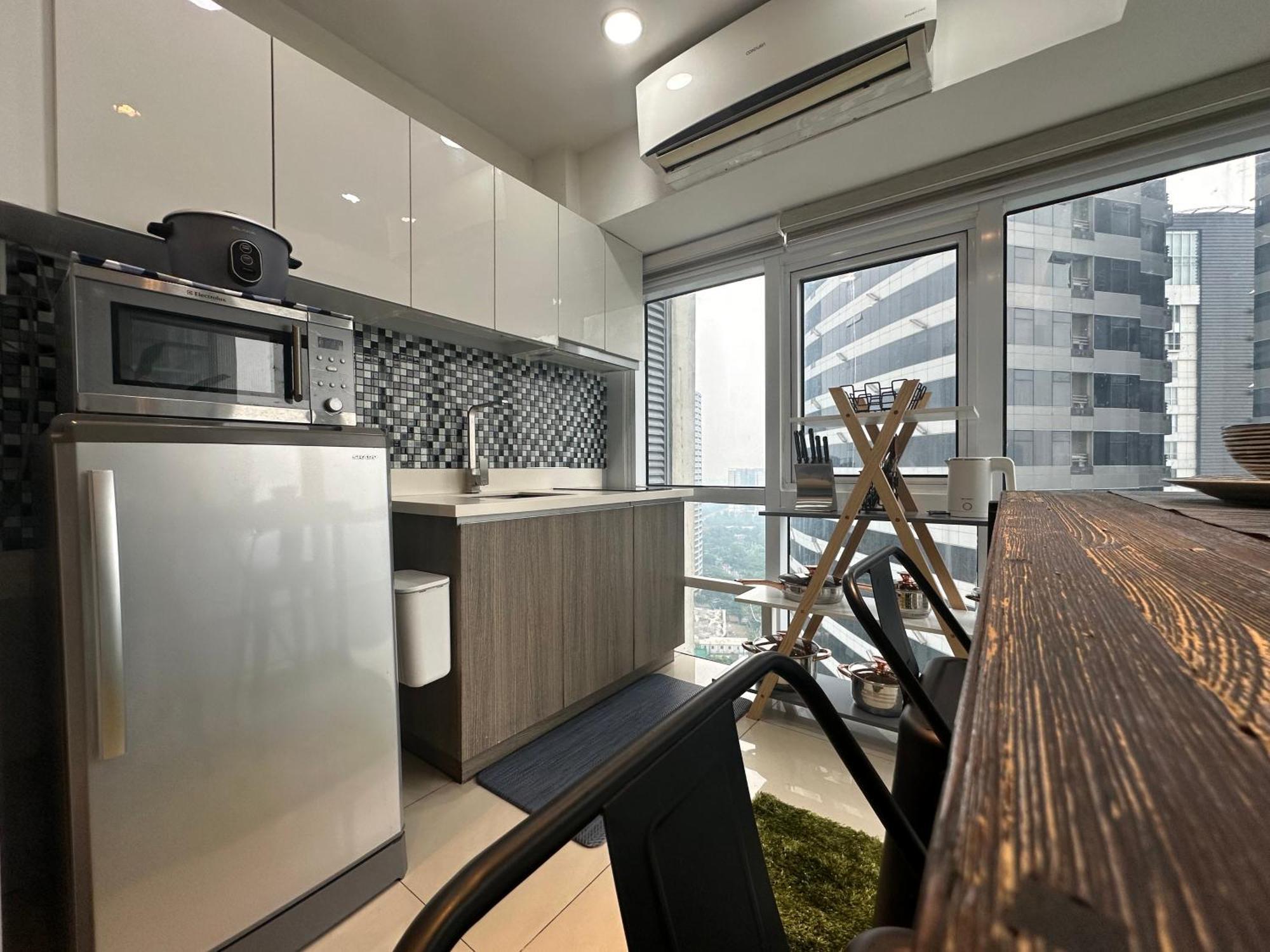 Apartment Modern Chic 2br With Panoramic Golf View In Bgc *