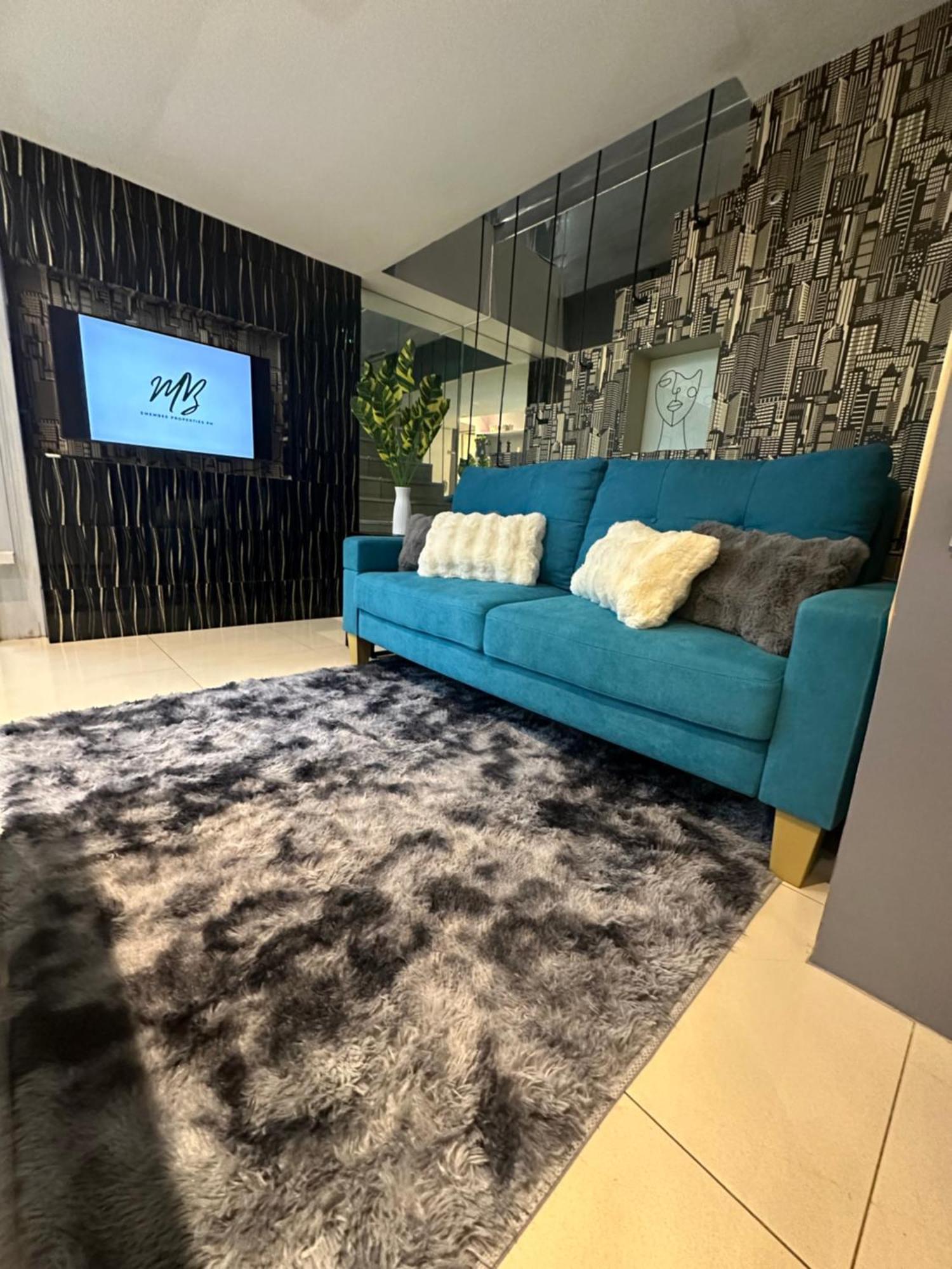 Modern Chic 2br With Panoramic Golf View In Bgc