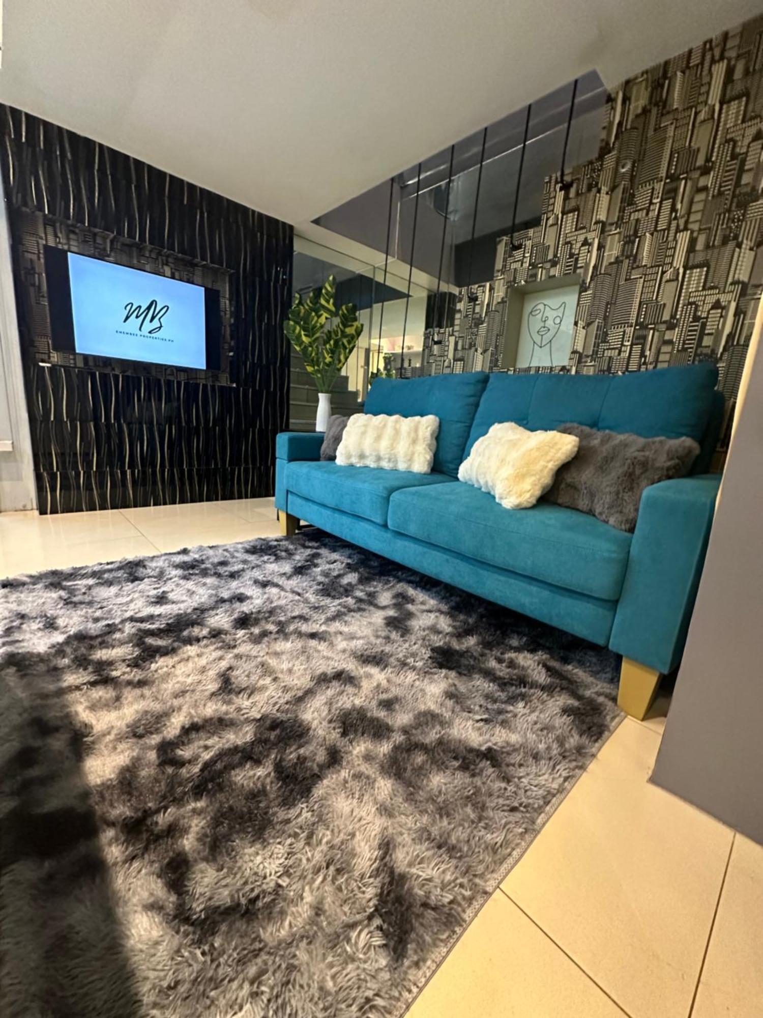 Modern Chic 2br With Panoramic Golf View In Bgc