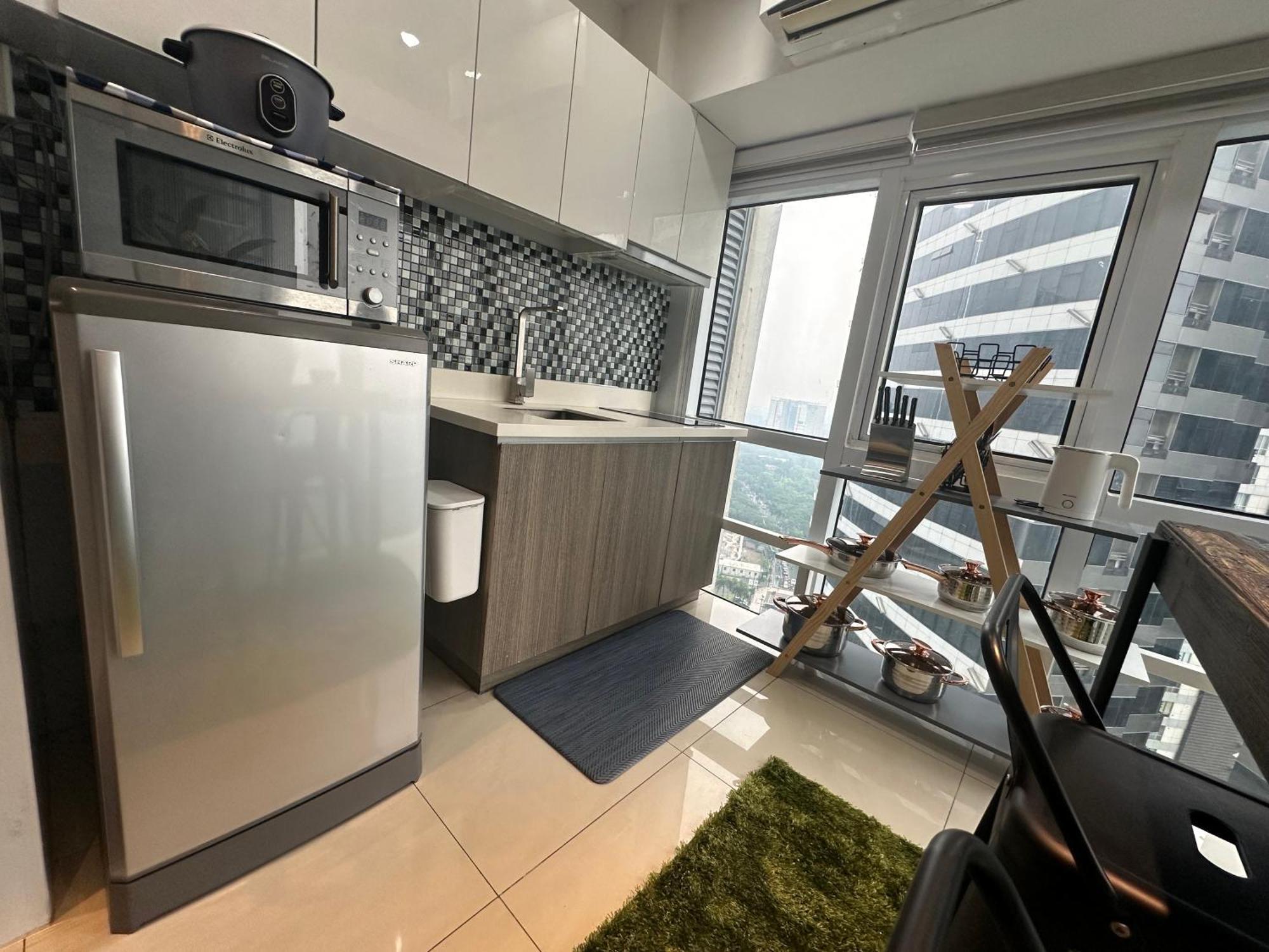 Apartment Modern Chic 2br With Panoramic Golf View In Bgc