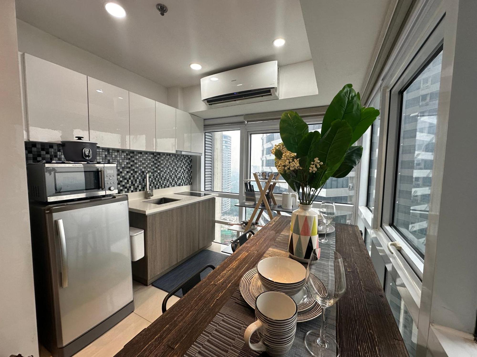 Modern Chic 2br With Panoramic Golf View In Bgc Apartment Manila