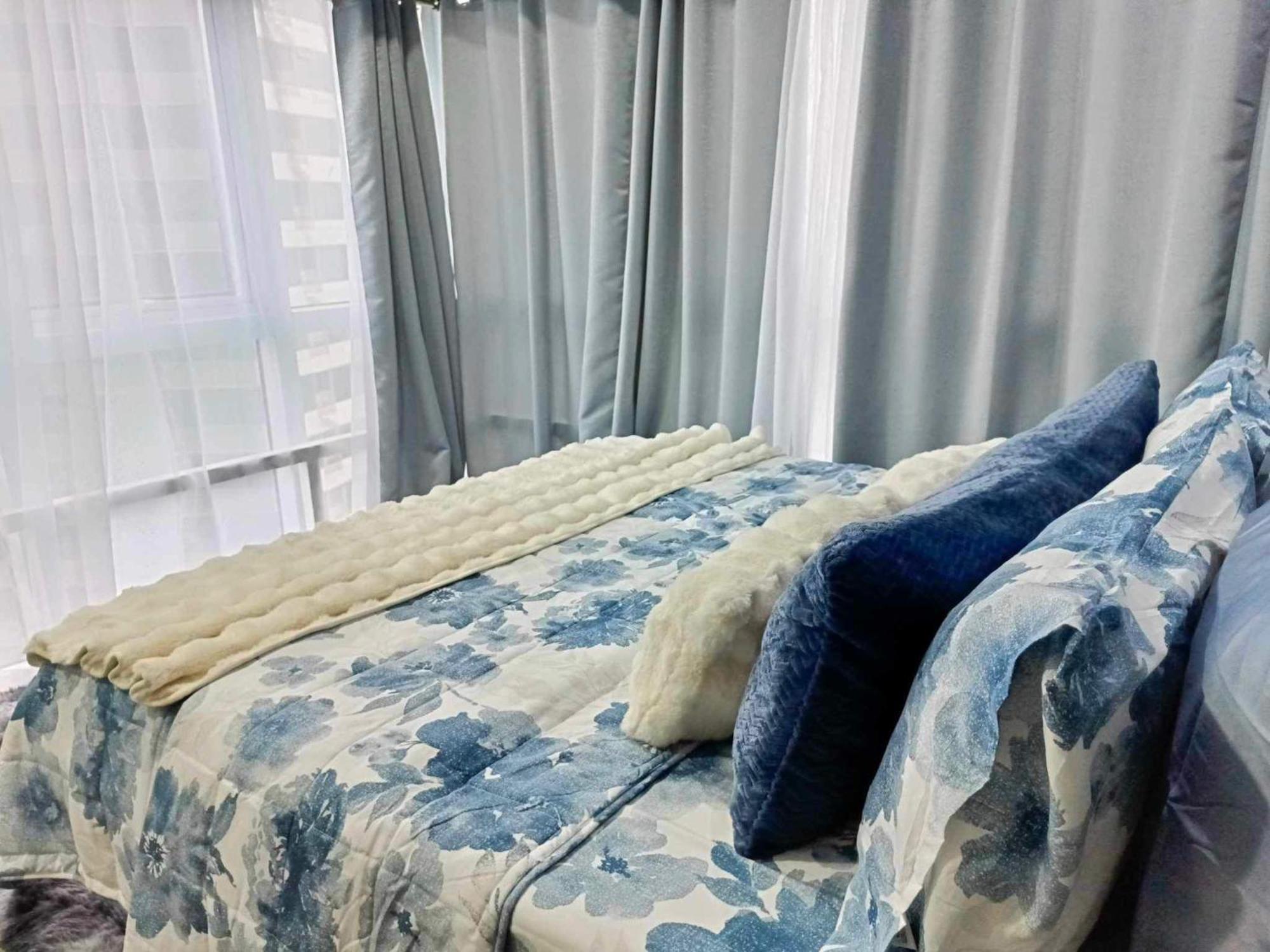 Modern Chic 2br With Panoramic Golf View In Bgc Apartment Manila