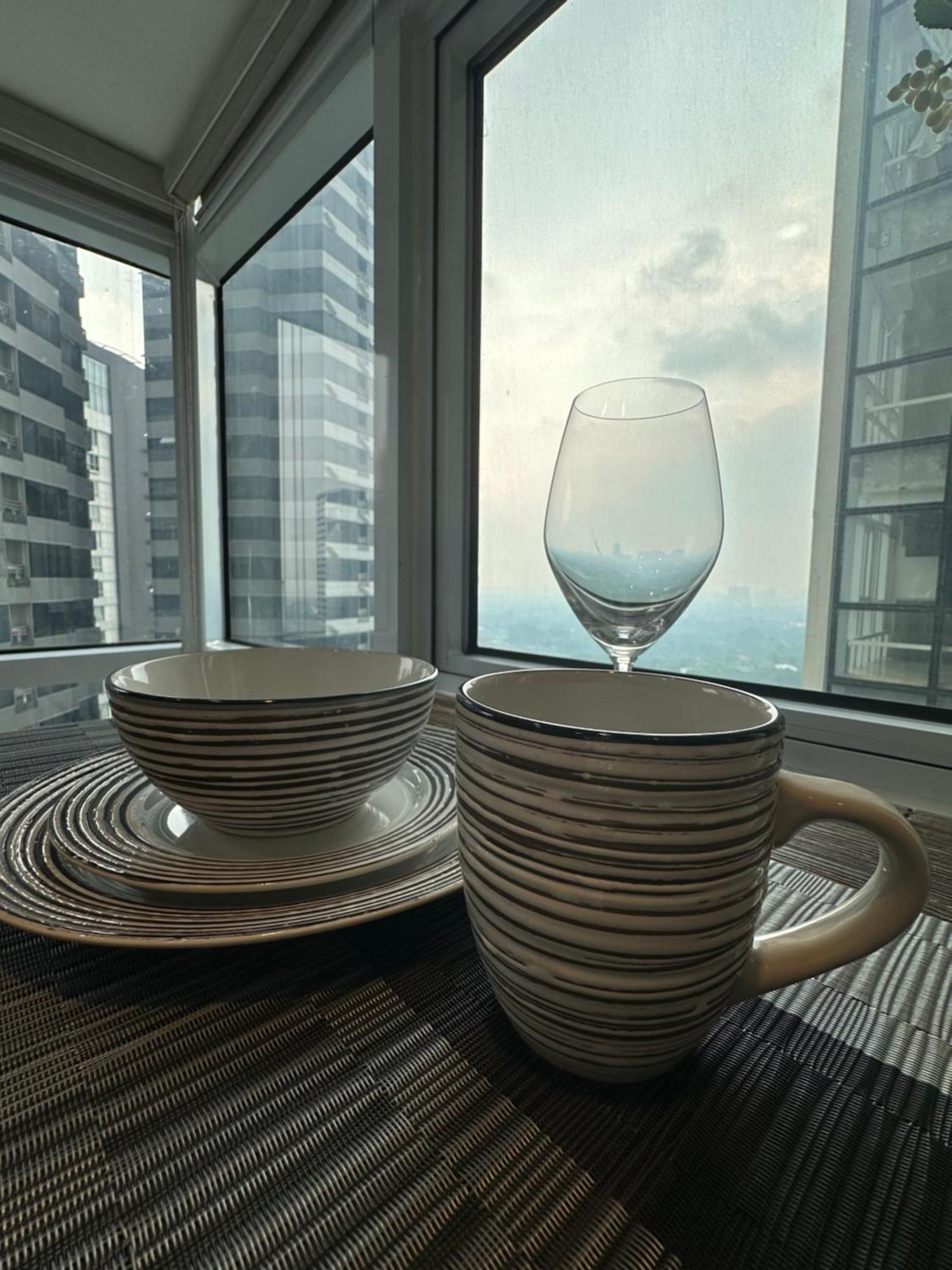 Apartment Modern Chic 2br With Panoramic Golf View In Bgc