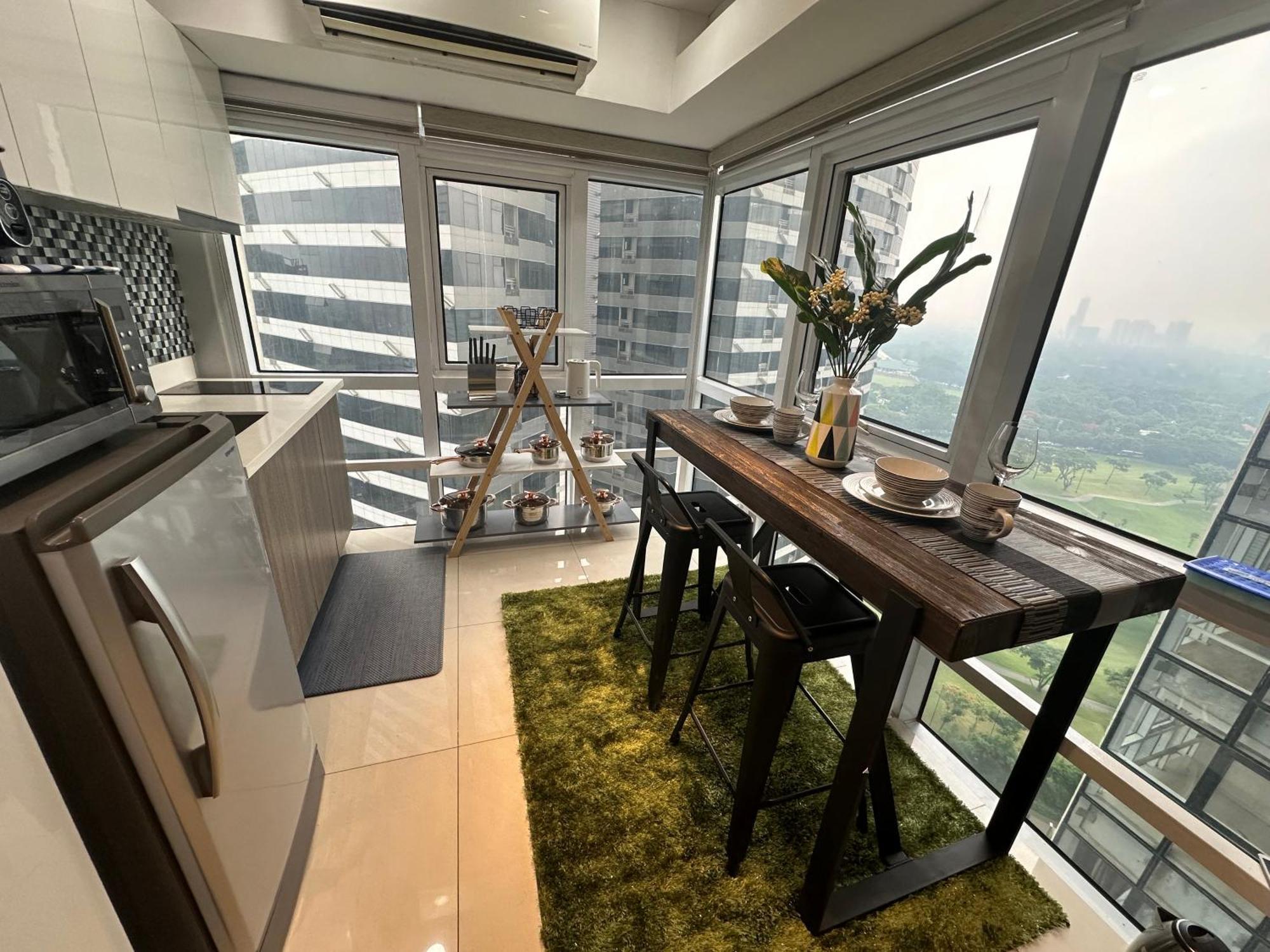 Modern Chic 2br With Panoramic Golf View In Bgc Apartment *
