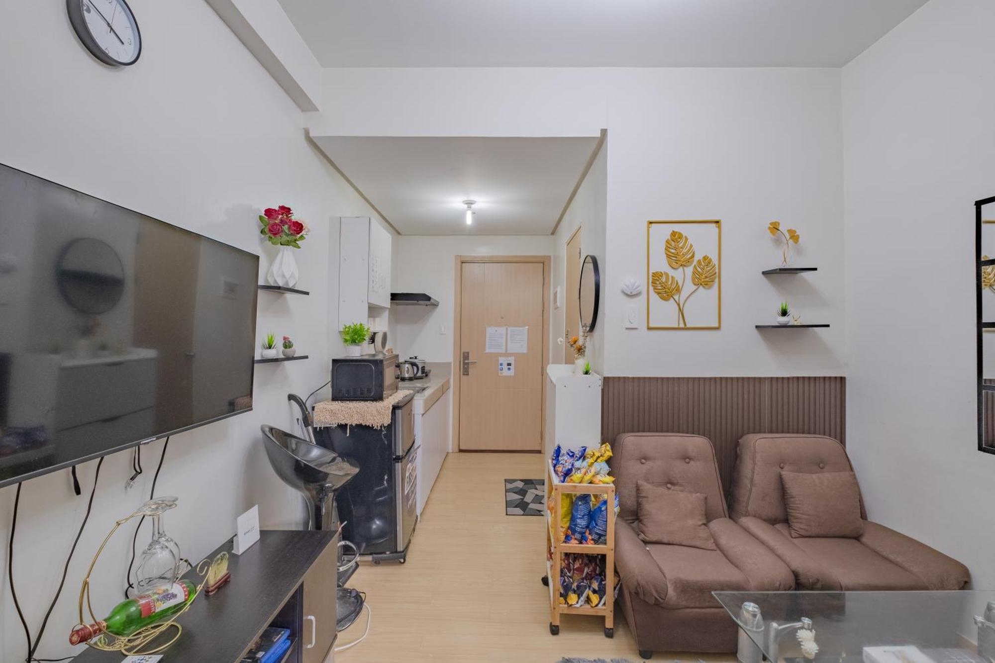 Apartment Cozy Whole Staycation At Trees Residences